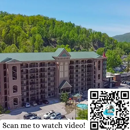 Luxurious Condo, Pool, Fireplace, Hiking